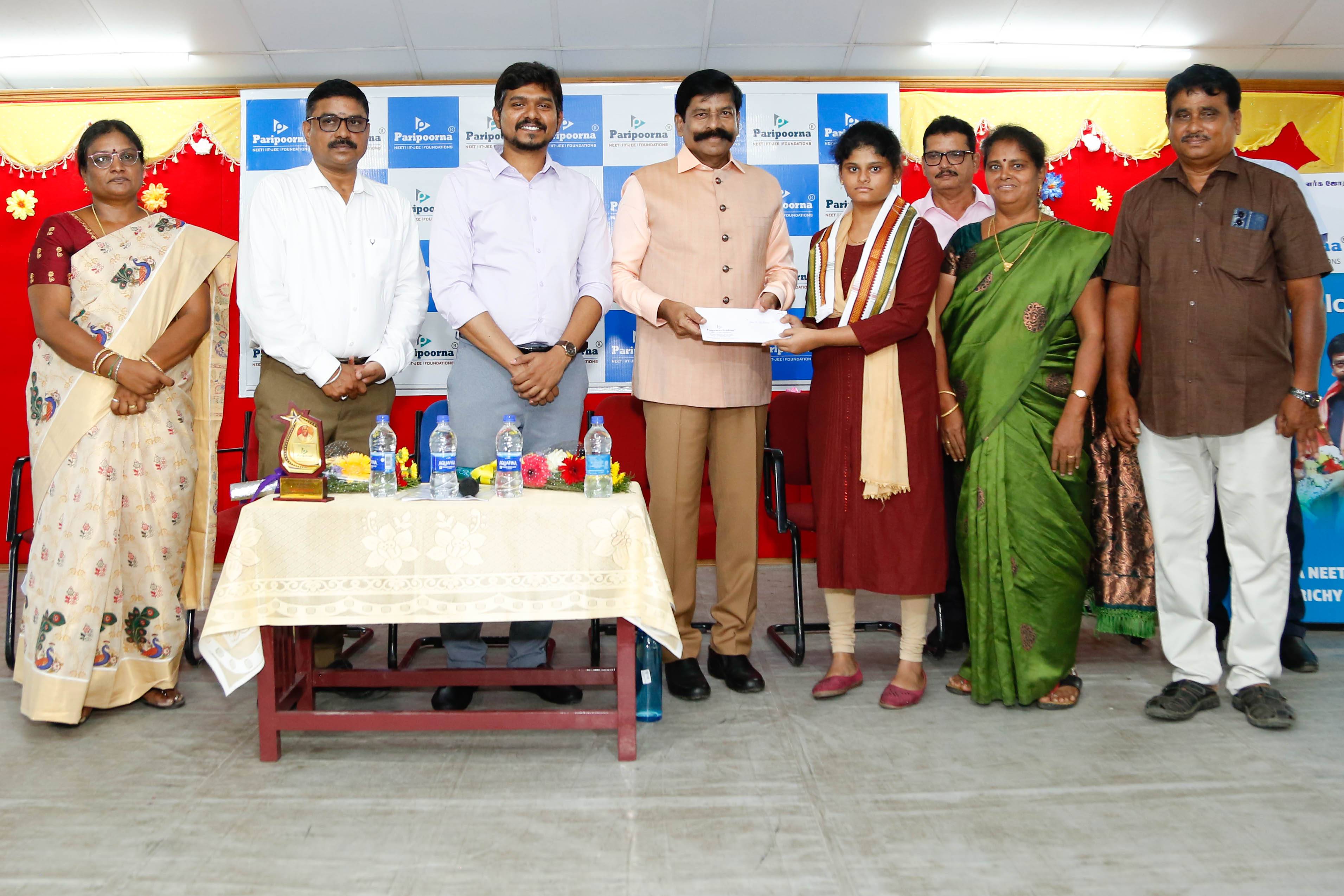 Paripoorna neet Academy Honouring The Achievers	